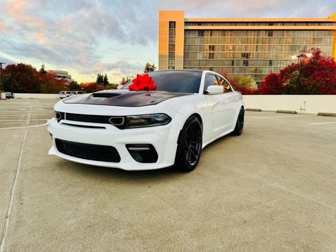Used 2017 Dodge Charger R/T RWD image 15
