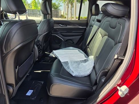 New 2026 Jeep Grand Cherokee Limited w/ Luxury Tech Group II RWD image 5