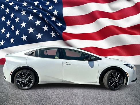 Used 2024 Toyota Prius XLE FWD image 5