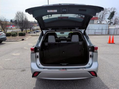 Used 2021 Toyota Highlander Platinum image 15