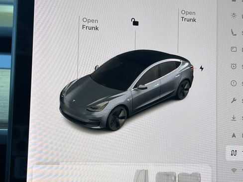Used 2018 Tesla Model 3 Mid Range image 26