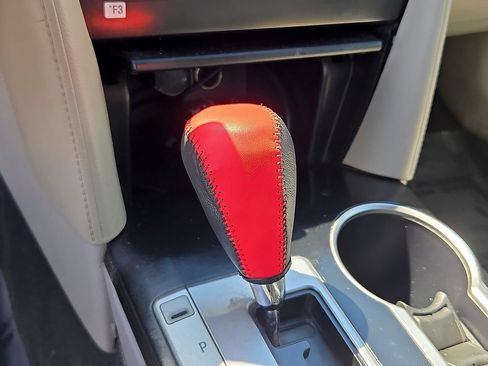 Used 2013 Toyota Camry LE FWD image 21