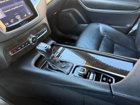 Used 2017 Volvo XC90 T6 Momentum w/ Vision Package image 54