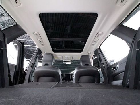 Certified 2025 Volvo XC60 B5 Plus w/ Climate Package AWD/4WD image 33
