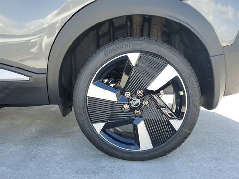 New 2025 Nissan Kicks SR image 7