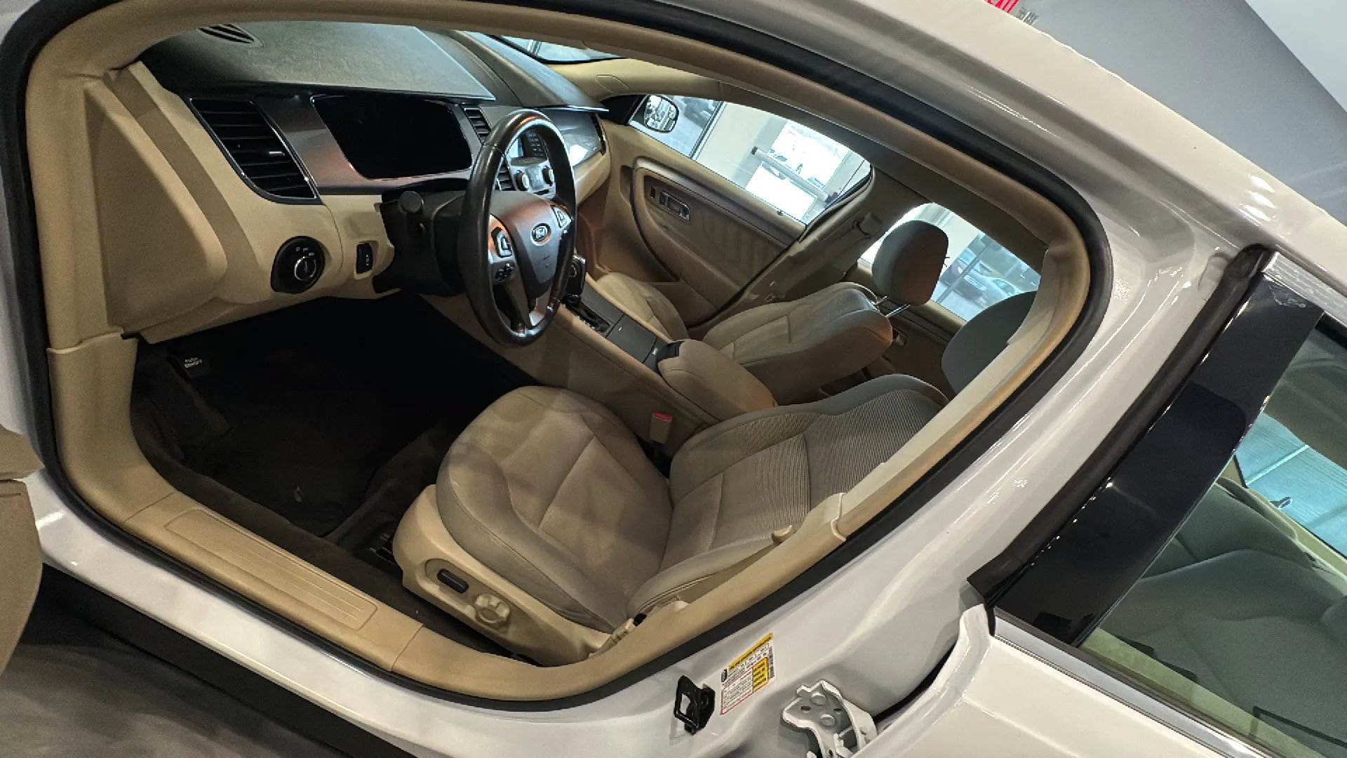 Used 2016 Ford Taurus SEL FWD image 27