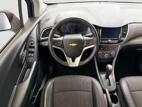 Used 2022 Chevrolet Trax LT w/ LT Convenience Package AWD/4WD image 10