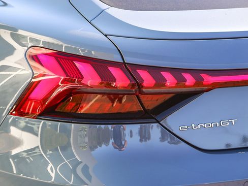 Used 2022 Audi e-tron GT Premium Plus image 9