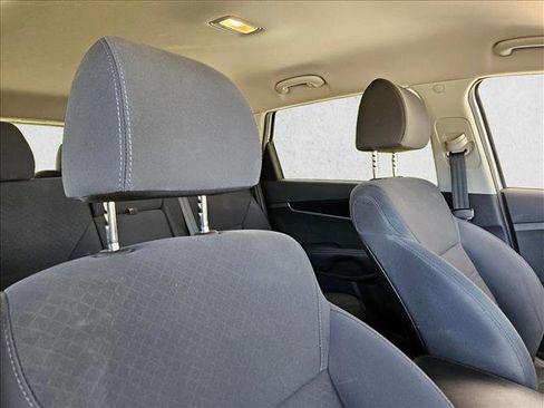 Used 2019 Kia Sorento LX image 23