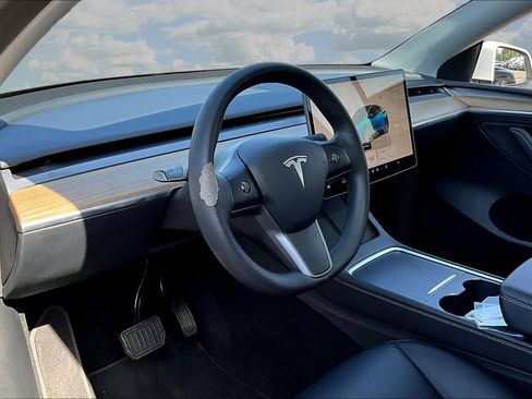 Used 2023 Tesla Model Y Long Range AWD/4WD image 14