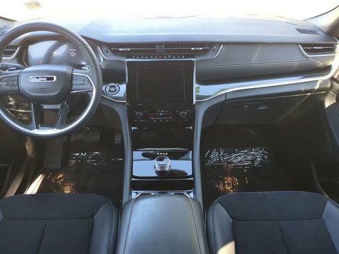 Used 2023 Jeep Grand Cherokee Altitude image 15