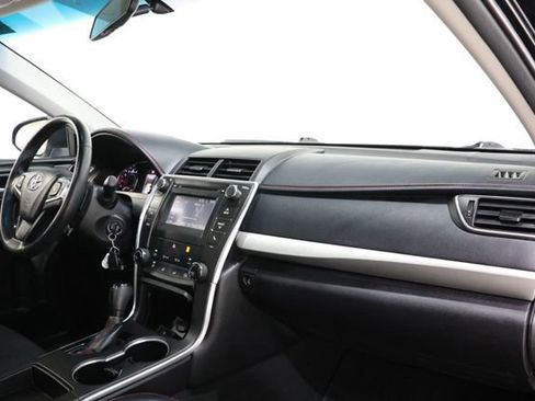 Used 2016 Toyota Camry SE w/ Moonroof Package FWD image 14