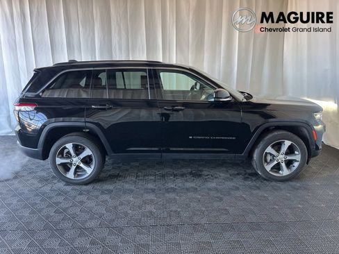 Used 2023 Jeep Grand Cherokee Limited image 2