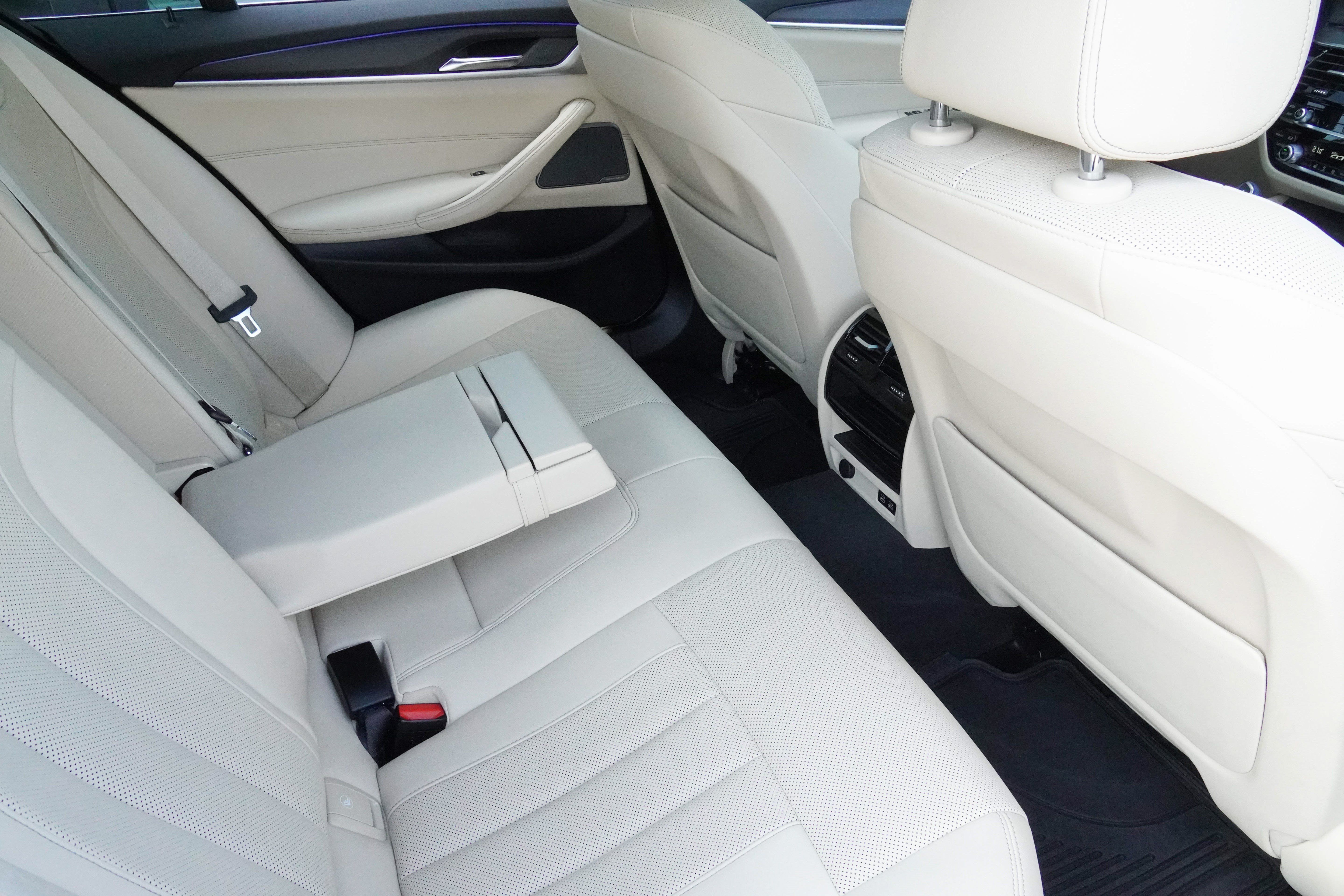Used 2023 BMW 530i w/ Premium Package RWD image 34