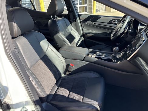 Used 2023 Nissan Maxima SR w/ Sport Mat Group image 33