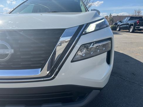 Used 2023 Nissan Rogue SV image 30