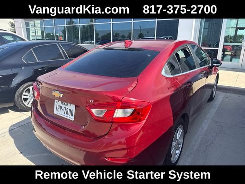 Used 2017 Chevrolet Cruze LT w/ Convenience Package FWD image 3