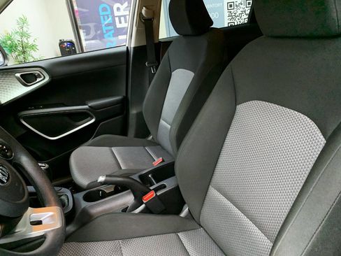 Used 2021 Kia Soul LX image 8