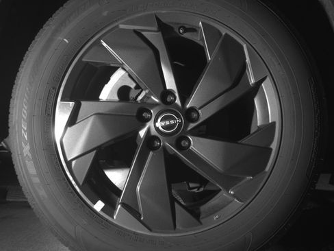 Used 2025 Nissan Rogue SV FWD image 15