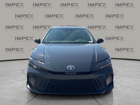 Used 2025 Toyota Camry SE FWD image 8