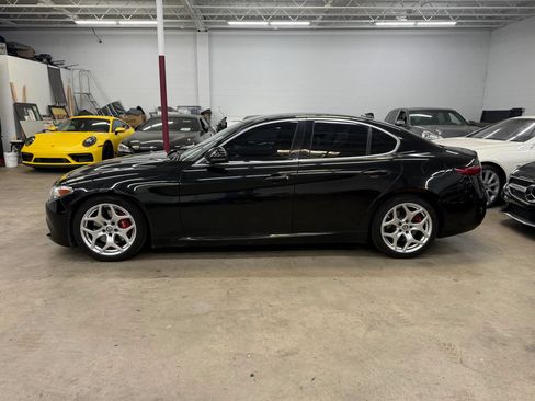 Used 2018 Alfa Romeo Giulia Ti RWD image 2