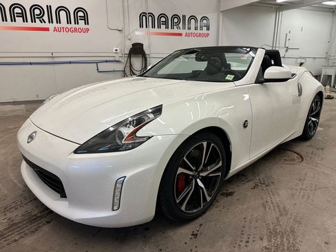 Used 2018 Nissan 370Z Touring Sport RWD image 22