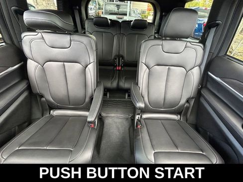 Used 2025 Jeep Grand Cherokee L Limited w/ Luxury Tech Group II image 14