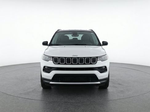 Used 2025 Jeep Compass Limited AWD/4WD image 2