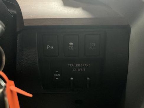 Used 2018 Toyota Tundra Limited w/ Limited Premium Package AWD/4WD image 30