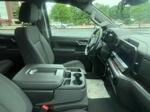 Used 2025 Chevrolet Silverado 1500 LT AWD/4WD image 5