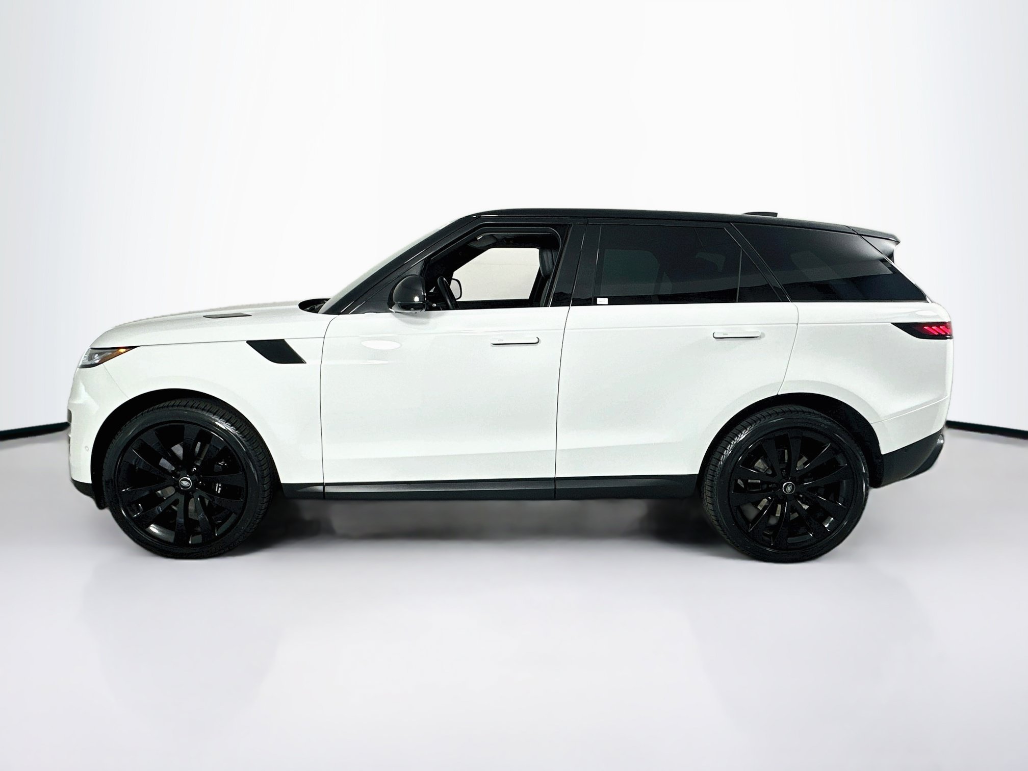 Used 2024 Land Rover Range Rover Sport SE AWD/4WD image 8
