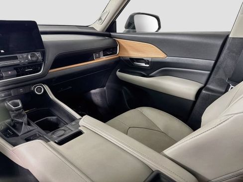 Certified 2024 Toyota Grand Highlander AWD Hybrid image 25