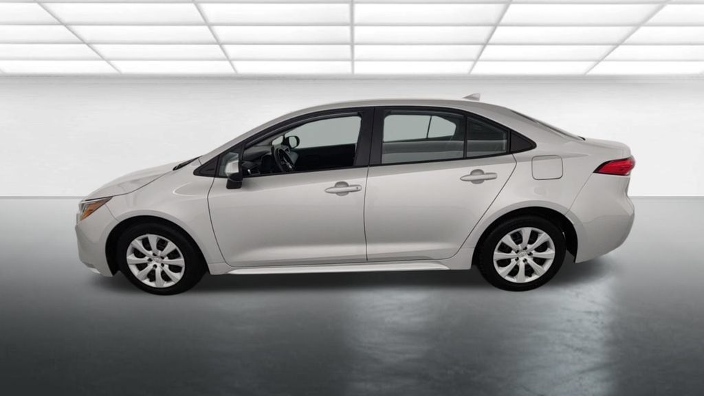 Used 2024 Toyota Corolla LE FWD image 5