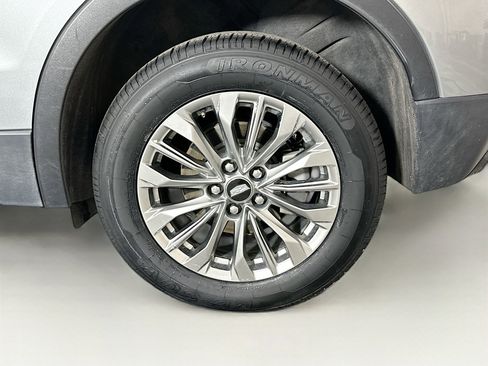 Used 2024 Cadillac XT4 Premium Luxury image 11