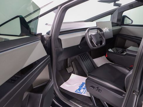 Used 2024 Tesla Cybertruck AWD Crew Cab image 3