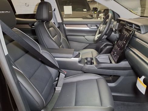 New 2026 GMC Terrain Denali w/ LPO, Black Badging Package AWD/4WD image 6
