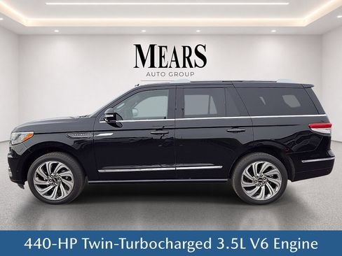 Used 2024 Lincoln Navigator Reserve AWD/4WD image 3