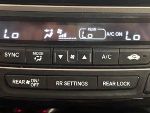 Used 2019 Honda Pilot Touring image 32