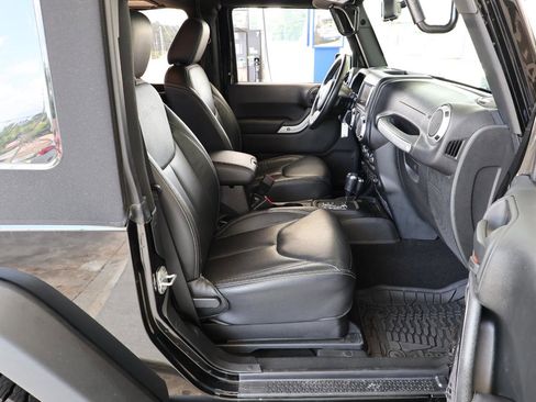 Used 2017 Jeep Wrangler Rubicon AWD/4WD image 19