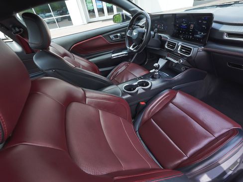 Used 2025 Ford Mustang GT Premium RWD image 36
