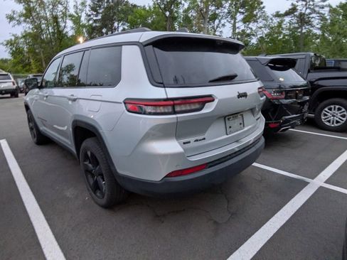 Used 2022 Jeep Grand Cherokee L Limited w/ Luxury Tech Group II image 4