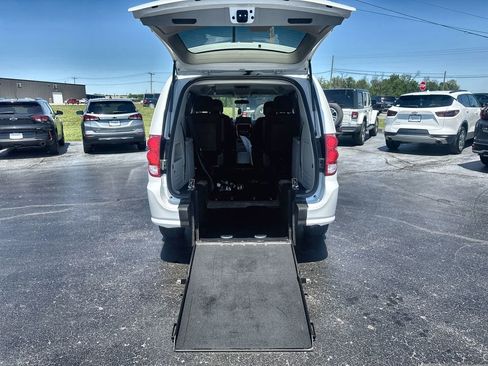 Used 2018 Dodge Grand Caravan SE FWD image 22