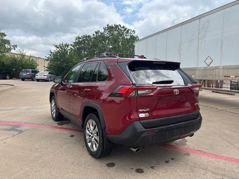 Used 2023 Toyota RAV4 XLE Premium image 7