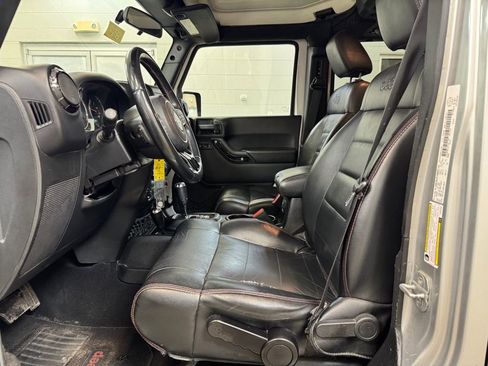 Used 2012 Jeep Wrangler Unlimited Sahara image 12