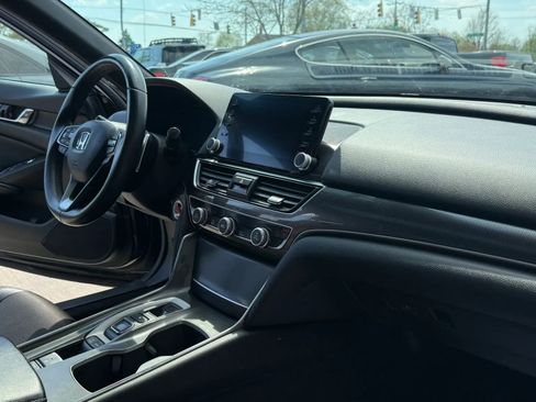 Used 2018 Honda Accord Sport image 14