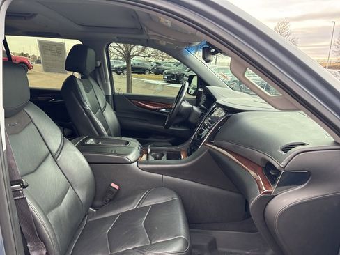 Used 2015 Cadillac Escalade ESV Luxury image 24