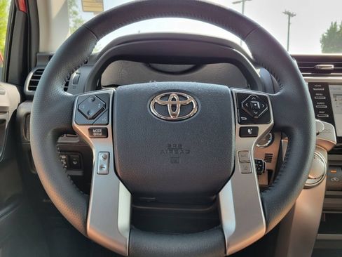 Used 2023 Toyota 4Runner SR5 AWD/4WD image 28