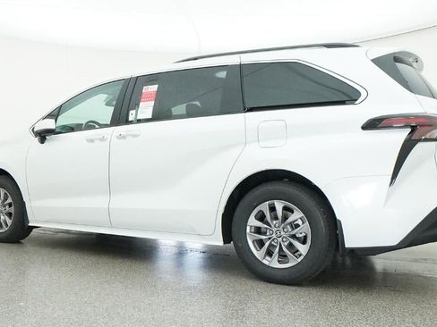New 2026 Toyota Sienna XLE image 20