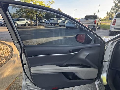Used 2022 Toyota Camry LE FWD image 6