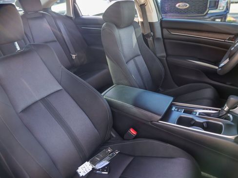 Used 2018 Honda Accord EX image 31